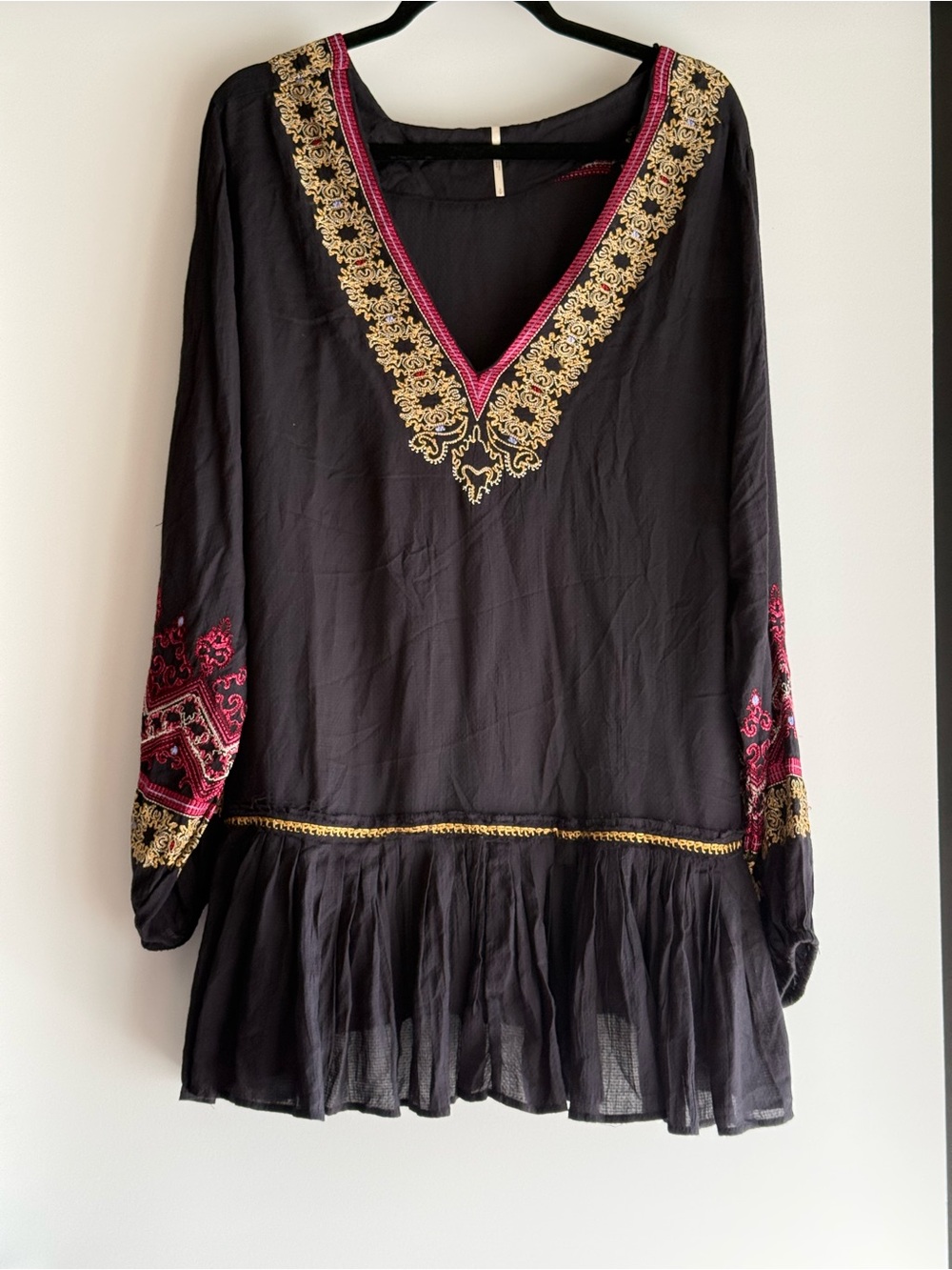 Free People Black Embroidered V-Neck Long-Sleeve Women’s Top NWT Size Small
